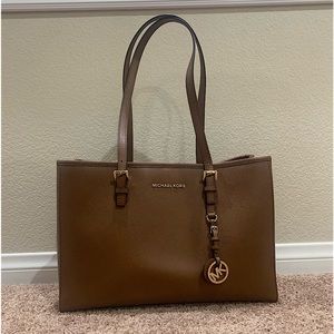 Michael Kors Jet Set Large EW Leather Tote  AND Matching Trifold Wallet, Tan